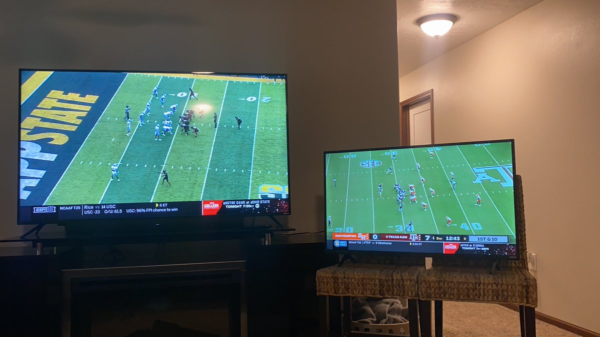 LindseyBonnertv's tweet photo. Tell me you love college football without saying you love college football… I’ll start https://t.co/uOMVOGAZUu