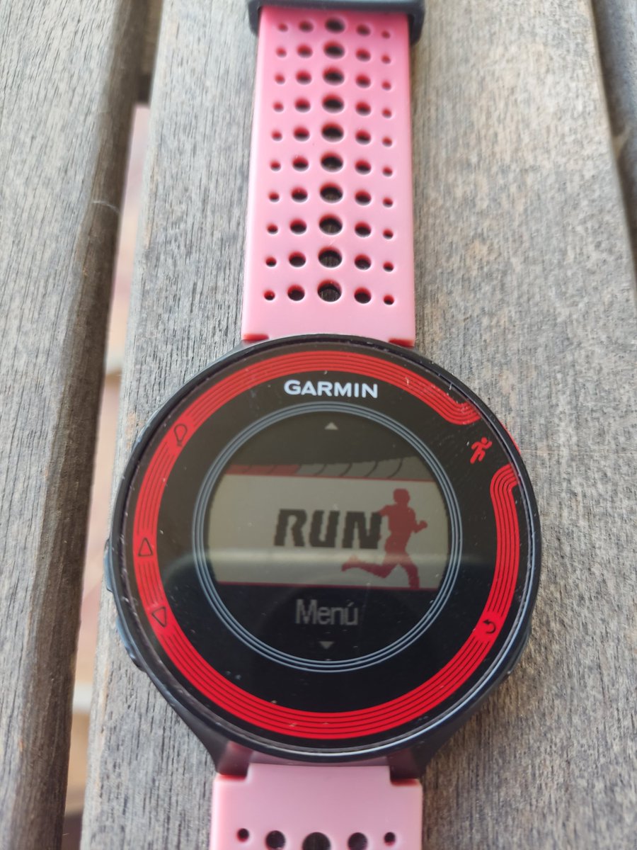 LinoGran's tweet photo. Hola @Garmin_Iberia, tengo un Forerunner 220 que desde hace 4 semanas no hay forma de que encuentre señal GPS.He probado de todo,he actualizado software pero no hay forma.Está permanentemente como la foto que adjunto. Me podéis ayudar a saber qué le puede ocurrir. Gracias https://t.co/SMhxaAQ0UZ