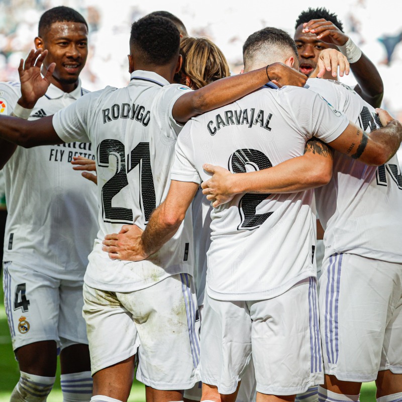 realmadrid's tweet photo. ⚪✅  ¡Victoria en nuestro regreso al Bernabéu! 🏟
#RealMadridRealBetis