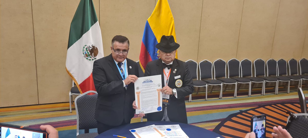glumveracruz's tweet photo. CANCILLER OSCAR MARTINEZ Y GM SILVIO MEZA, finalmente quedan los lazos de unión fraternal firmes entre grandes potencias de COMACA y EUROPA. #COMACA #Masonería #Masón #freemasonry #ugle @uponthesquare @TheSquareMag @NotiMmx @BillHoslerpm https://t.co/WrxCUY87dl