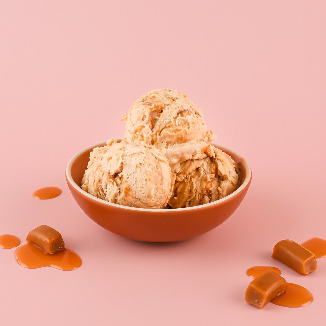 Long summer days stretching into golden evenings. Enjoy a scoop of Caramel Delight this #LaborDay weekend 🍨