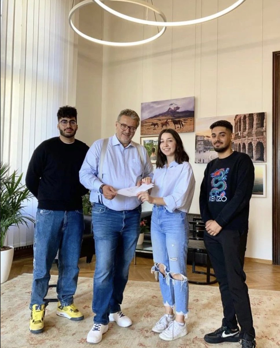 Maria_Chelsea_'s tweet photo. Danke an unseren Gesundheitsstadtrat Peter Hacker für den kurzfristigen Austausch und die Unterstützung unseres offenen Briefs zu einem sicheren Schulstart! @akswien https://t.co/KW1nIYl54X