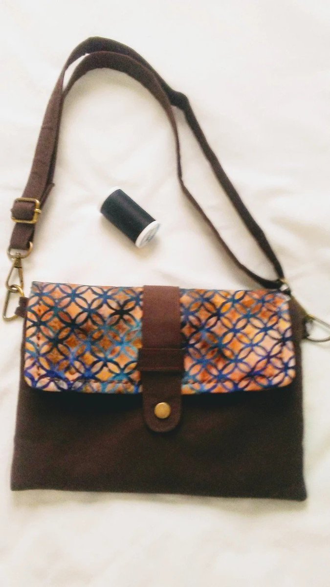 AnniesFbrcMagic's tweet photo. Once you have this purse in your possession, you'll wonder why you waited so long! Great Christmas gift! 7 purses in one! Here are 4 of the 7. #pottiseptember3 #waistpurse #shoulderpurse #giftforher #herbirthday #giftformom #Christmas #unique
https://t.co/vruqhpVVlb https://t.co/7JN2OiERwQ