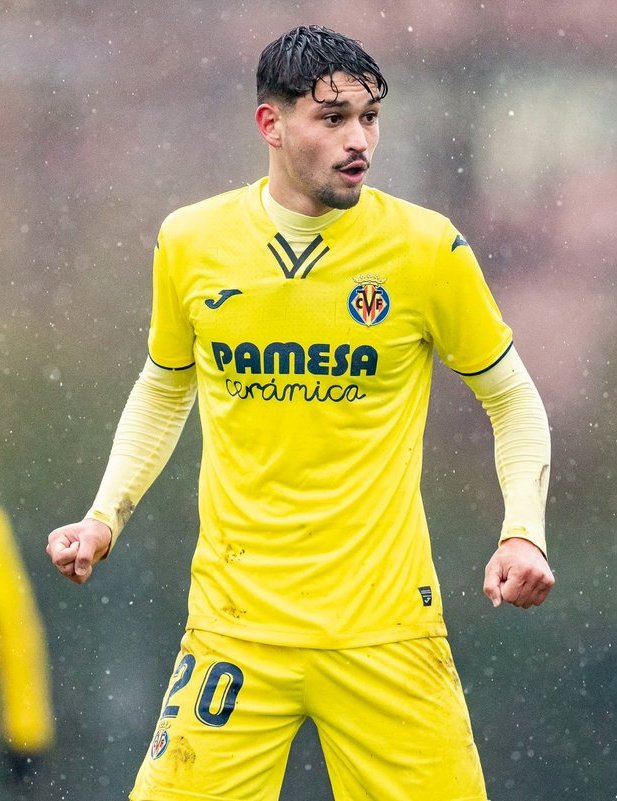 Hoy, día glorioso para el fútbol callosino. Dos jugadores de Callosa de Segura (Alicante) presentes en el Villarreal B-Mirandés en Segunda División. <a href="/josesalinas_8/">Jose Salinas</a> ha jugado el partido completo, <a href="/Pachecoruiz8/">Antonio Pacheco Ruiz</a> estuvo en el banquillo amarillo. 

Por muchas veces más 👏