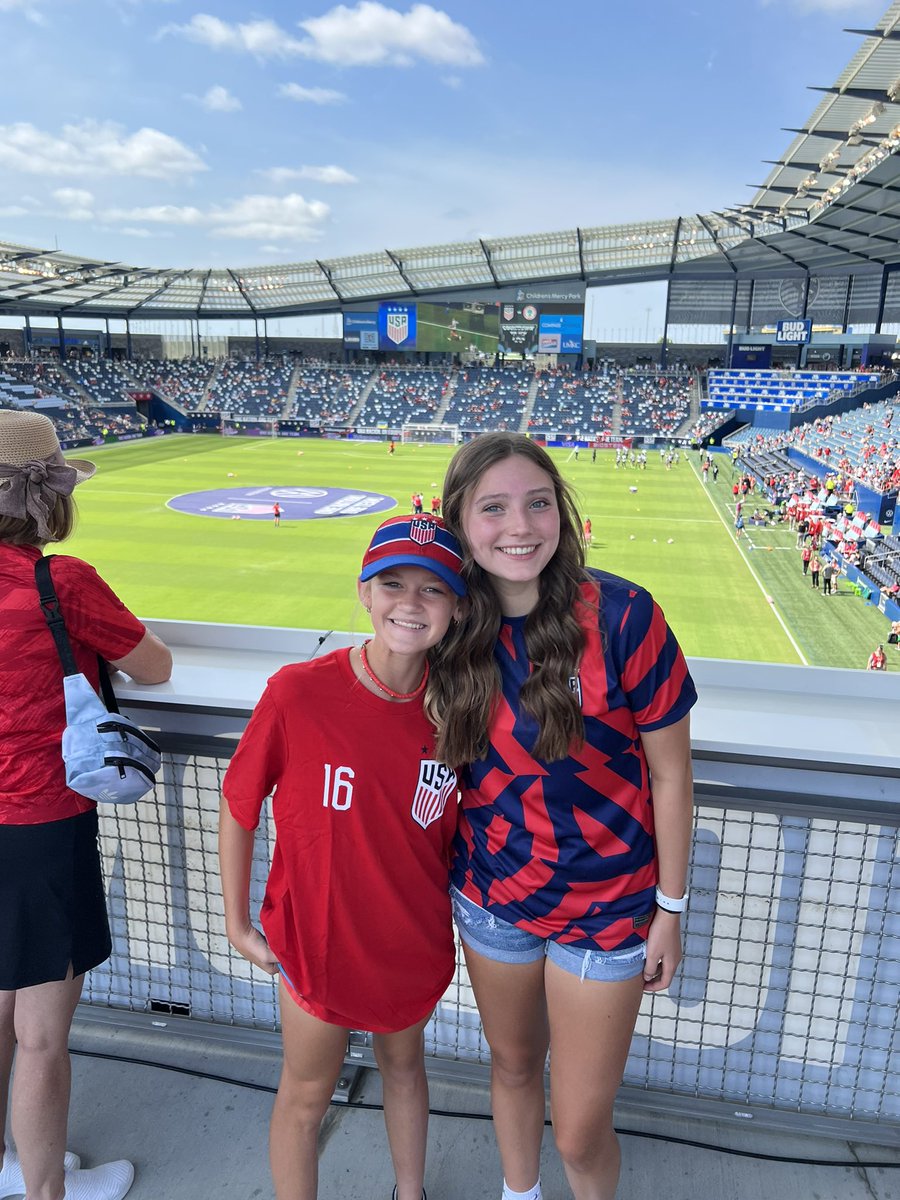 CooperZeier_7's tweet photo. @STLDevAcademy representing @USWNT in KC!! https://t.co/SIii2QN3Hp