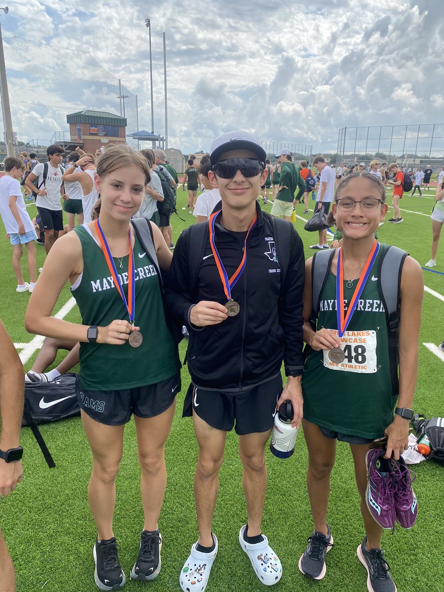 Siemers_XC_TF's tweet photo. Congratulations to our three Ram medalists from today’s meet at Seven Lakes: @Anthonyperez365, @RachelSolano_04, and @sommerrhodes133. Strong races from all three! 👊👊👊

We’re coming…#TheCreekIsRising https://t.co/a02XjtxAJV