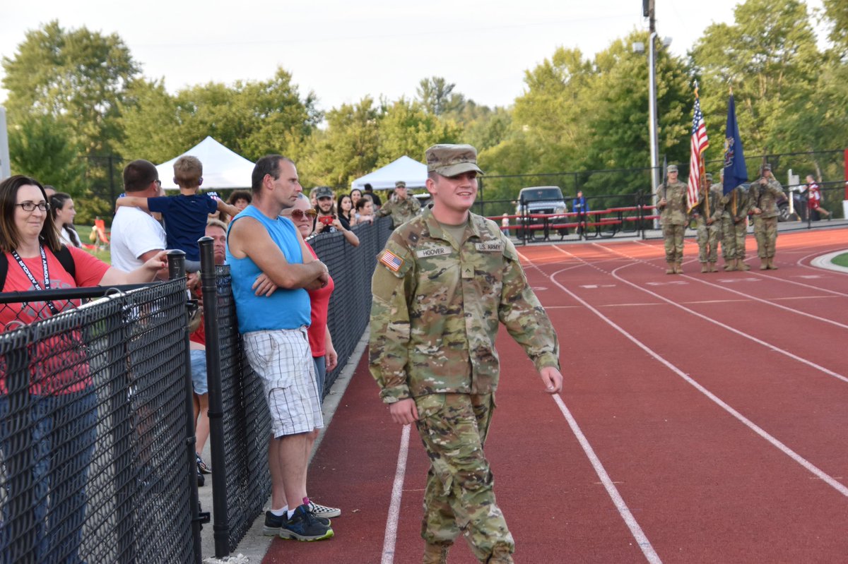 SRSD_Library's tweet photo. Be able to capture the moment when Pvt. Destan Hoover surprised his family was priceless!
Destan was away at Army training in Fort Stewart, Ga. He surprised family at a Veterans Appreciation Night ceremony before the Slippery Rock football game on Friday.
#imnotcryingyourecrying https://t.co/h5Wz1TjO42