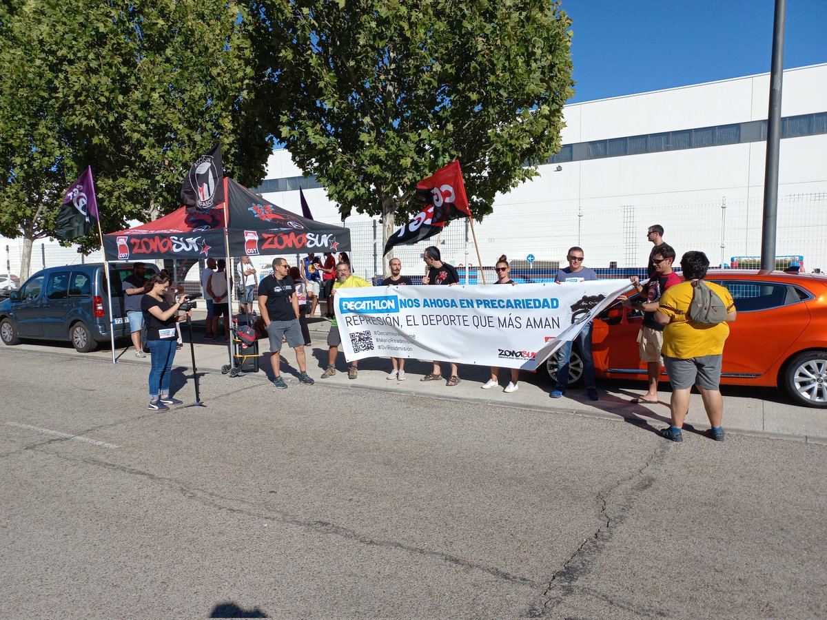 cgtzonasur's tweet photo. DECATHLON | #DecactlonReprime
Hoy en la nave Logística de @DecathlonES CAR #Getafe
Y no vamos a parar hasta
#MarioReadmision
#OviReadmisión
#BoicotDecathlon
@CgtCar @cgtzonasur @CGT
Contra la #Precariedad #Anarcosindicalismo
Más info: 👇👇
https://t.co/MIAmbC61za https://t.co/Mo0qoeUvz2