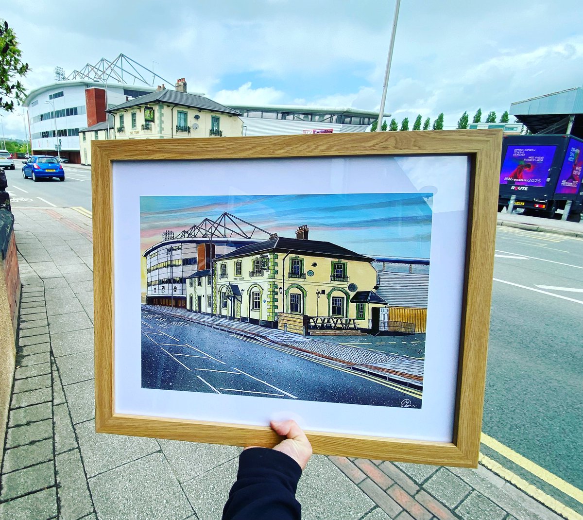 mikeyjonesart's tweet photo. Had quite a few people asking for The Racecourse/Turf prints 😊 I have them available for £40 Framed (free delivery locally size 50x40cm) #WelcometoWrexham #WrexhamFX  #Wrexham @Wrexham_AFC @wrexham https://t.co/fC0gQtminM
