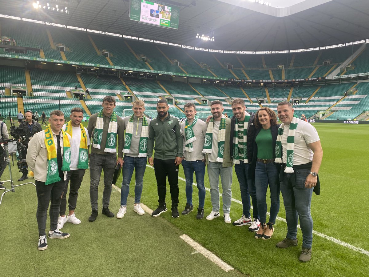 MartinG1888's tweet photo. All Ireland senior football champions kerry at Celtic park. Presentation from our leader Ange to David Clifford.  ⁦@CelticFC⁩ ⁦@GortaMorGla⁩ ⁦@CelticFCSLO⁩ https://t.co/slvXl4TKfB