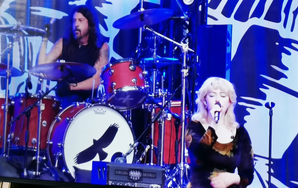 Violet Grohl all grown up, killing it at singing Jeff Buckley at Wembley. Tears! #TaylorHawkinsWembley #TaylorHawkins #taylorhawkinstribute