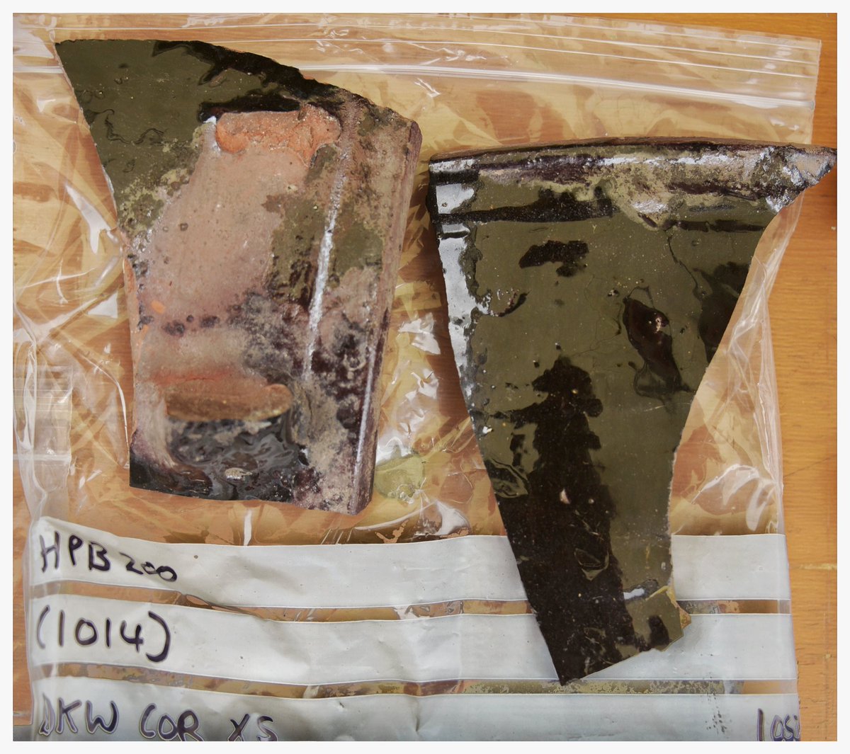 pitheadbaths's tweet photo. Hulton Park, nr Atherton, Lancs finds. Peel “Happenings” event today and tomorrow; 17th C clay pipes, main centre of production Rainford, Black Ware, late 17th to 18th C, ‘Cistercian’ Ware slip decoration possibly 14th C. Early mediaeval ware poss 12th C @PeelLandP #OverHulton https://t.co/GTBFEptBqZ
