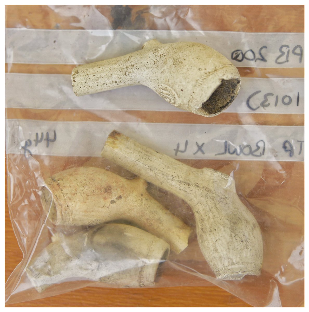 pitheadbaths's tweet photo. Hulton Park, nr Atherton, Lancs finds. Peel “Happenings” event today and tomorrow; 17th C clay pipes, main centre of production Rainford, Black Ware, late 17th to 18th C, ‘Cistercian’ Ware slip decoration possibly 14th C. Early mediaeval ware poss 12th C @PeelLandP #OverHulton https://t.co/GTBFEptBqZ