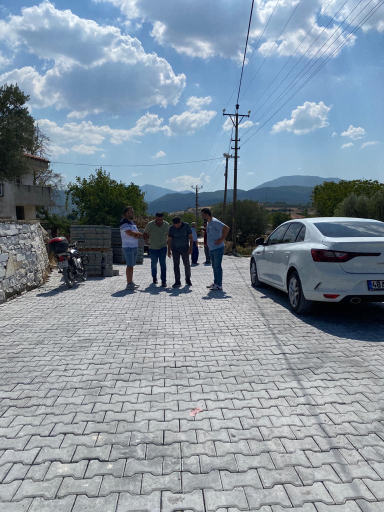 YataganBldys's tweet photo. #ÖnceHizmetÖnceYatağan #Yatağan #Bozarmut #kilitliparketaşı
Belediye Başkanımız Mustafa Toksöz, Bozarmut Mahallemizde süren kilitli parke taşı çalışmalarını, Bozarmut Mahallesi Muhtarımız Ümit Bostan ile inceleyerek, çalışmalar hakkında bilgi aldı. https://t.co/1TTEMb52fj
