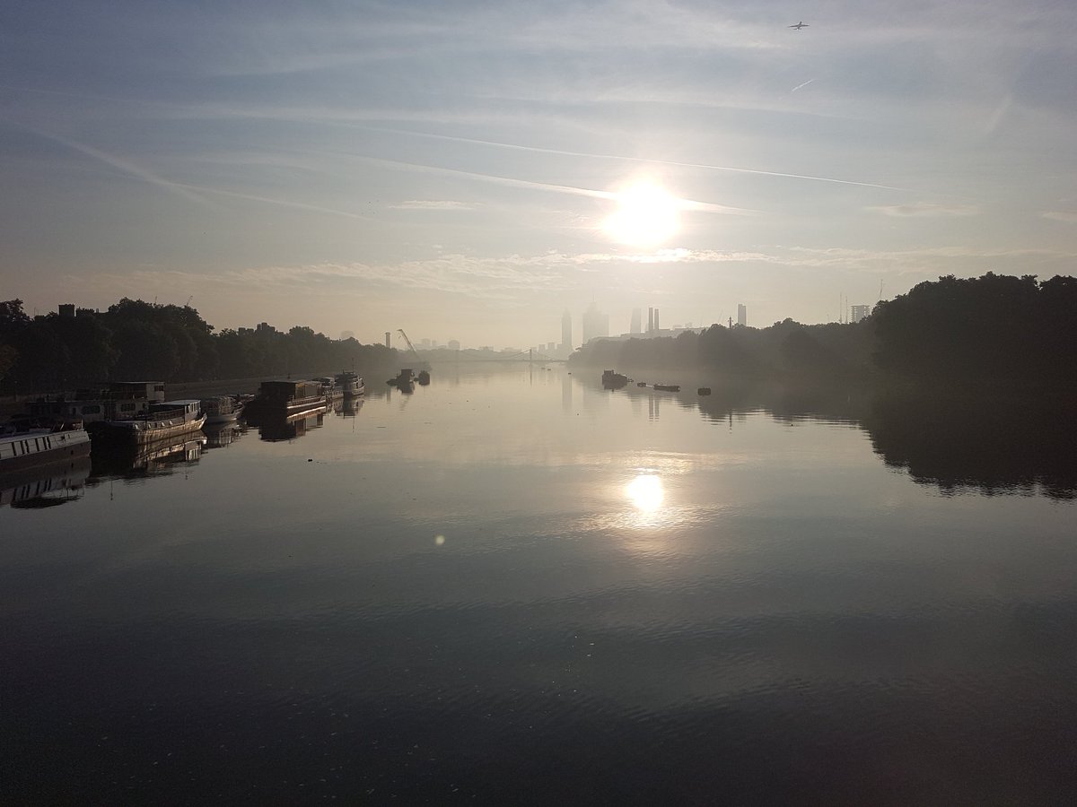MicKayB's tweet image. View from Albert Bridge this morning.