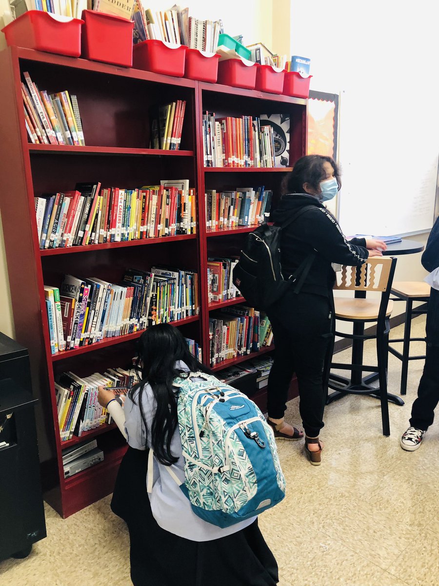 MissJAmaya's tweet photo. First week of school and our media center is already filled with kiddos wanting to check out books!! 🤩 So so grateful for our new media specialist, Dr. Torres who shares my passion for getting books into students’ hands!! 📚♥️ @IHSatLP @DrHumphrey5 @MrShulmanPGCPS https://t.co/3v0SB5gsQI