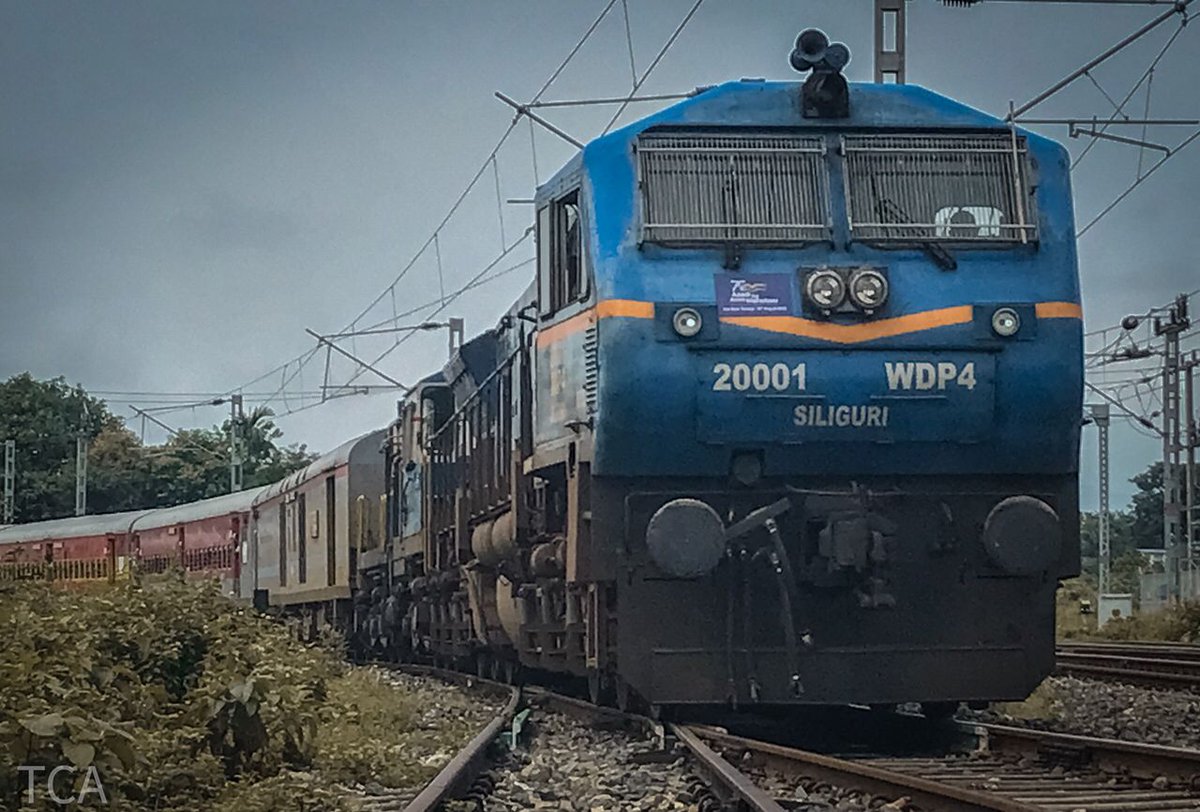 NFR_Enthusiasts's tweet photo. #Siliguri/#SGUJ WDP4 #20001 with 13246 #RajendraNagarTerminal (#Patna) - #NewJalpaiguri #CapitalExpress approaching #SiliguriJunction 

📸: @ArushMukhopadh1 
#NFRailEnthusiastsOG

@drm_kir @DrmDnr @ECRlyHJP @GM_ECRly @RailNf @RailMinIndia #NortheastFrontierRailway #IndianRailways https://t.co/mHYA8dl0yi