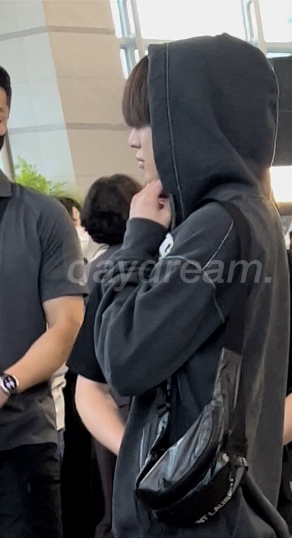 daydream642's tweet photo. 220903 ICN 출국 
#정우 #JUNGWOO #NCT127 https://t.co/vVtmnh495m