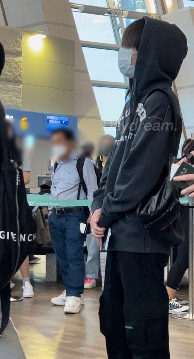 daydream642's tweet photo. 220903 ICN 출국 
#정우 #JUNGWOO #NCT127 https://t.co/vVtmnh495m
