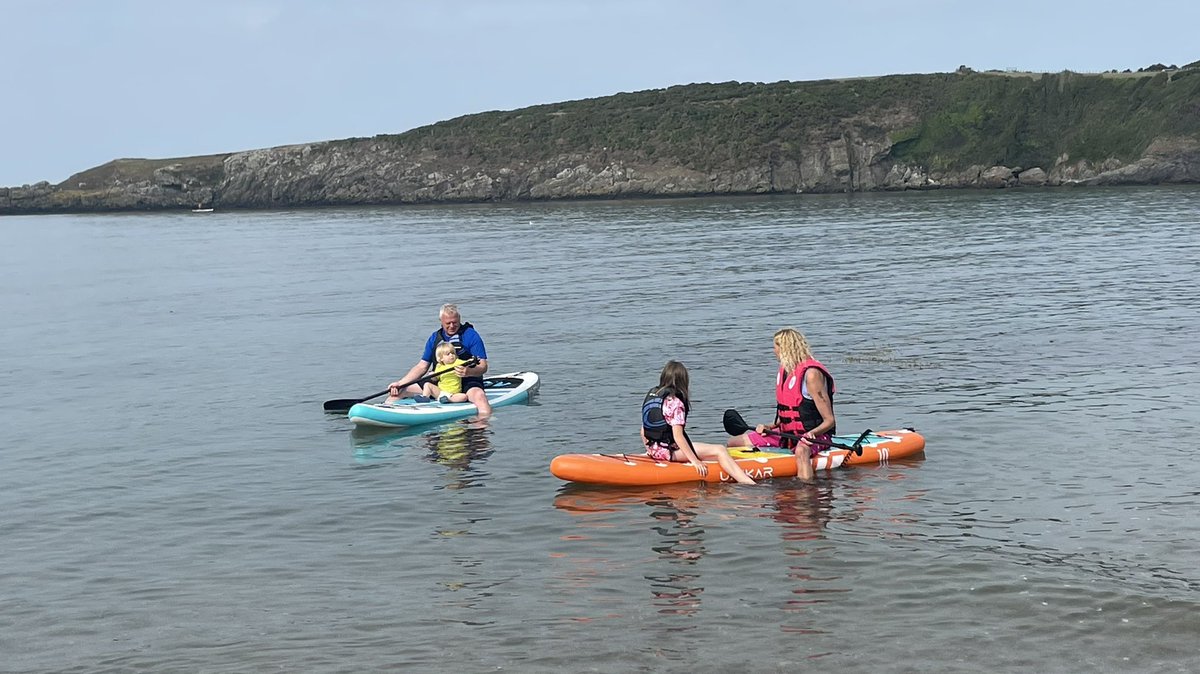 RoseCottage_'s tweet photo. It’s a paddle boarding kind of day at Cemaes Bay #paddleboarding #Anglesey #lovinglife #livingmybestlife #beach #beachvibes https://t.co/B5JlLOFIKx