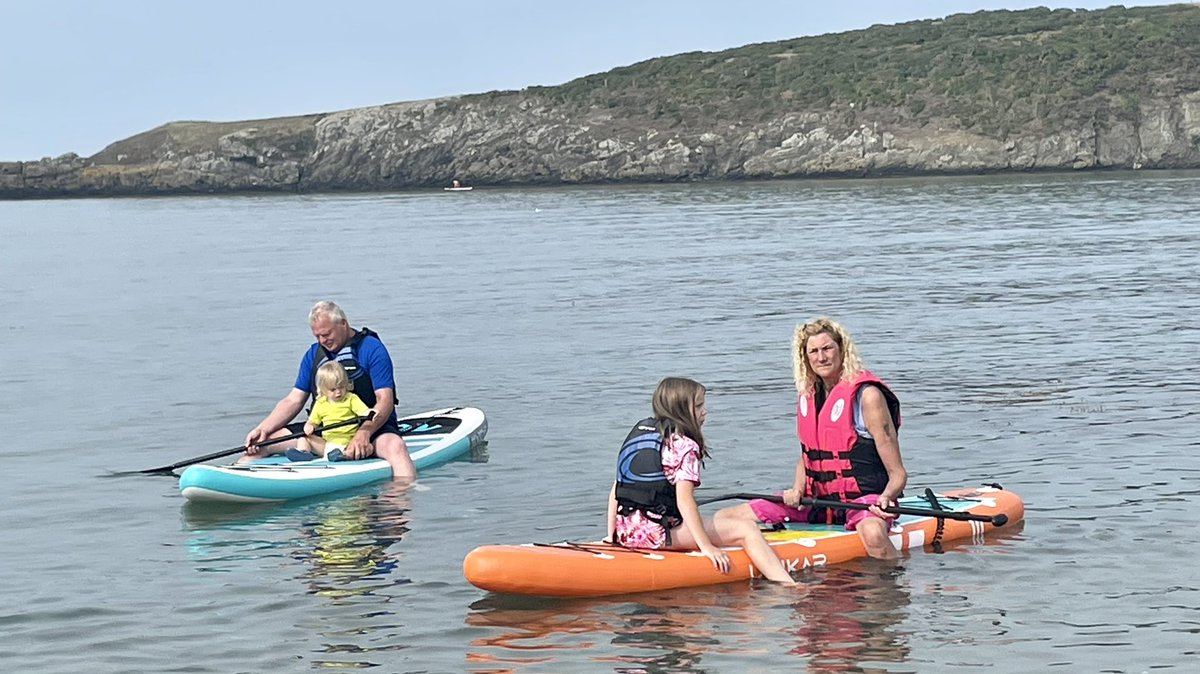 RoseCottage_'s tweet photo. It’s a paddle boarding kind of day at Cemaes Bay #paddleboarding #Anglesey #lovinglife #livingmybestlife #beach #beachvibes https://t.co/B5JlLOFIKx