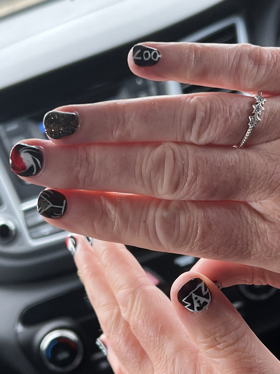AlisonP007's tweet photo. How to spot a nurse on annual leave- New nails day!! 0๏ธโฃ0๏ธโฃ7๏ธโฃ love them @007 #infinitybeauty https://t.co/FbpUWuEhHP