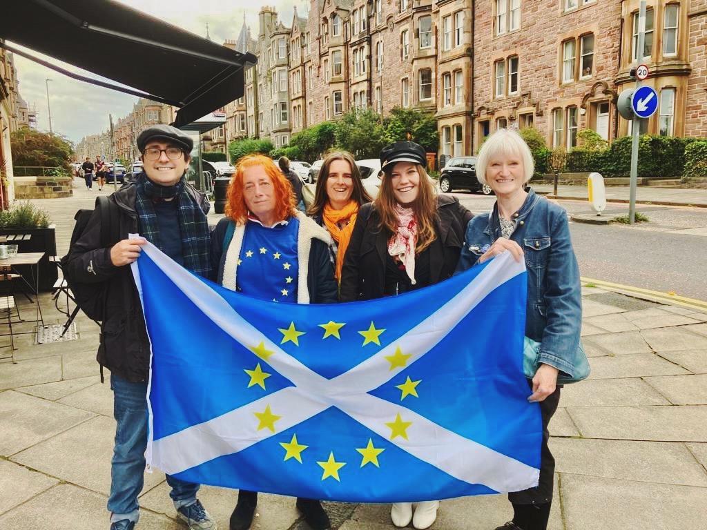 Very fruitful meeting & great time with our good friends from @YesforEU We discussed the political situation in Scotland and our plan to lobby the @EUparliament Looking forward to bringing the argument for a European Scotland forward both in Edinburgh & Brussels 🏴󠁧󠁢󠁳󠁣󠁴󠁿🇪🇺