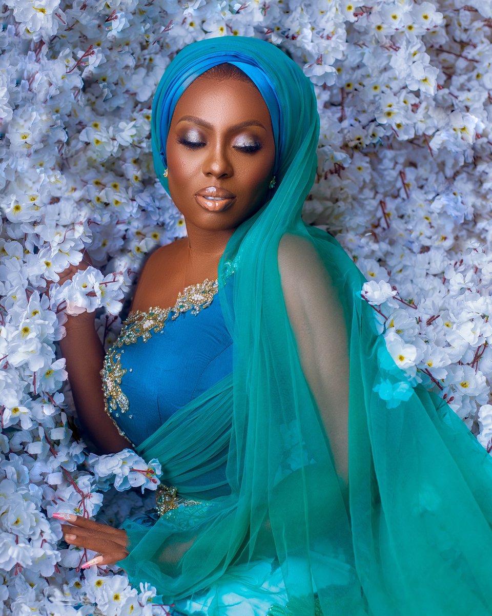 Thocyn3's tweet photo. Muslim Bridal Portraits https://t.co/EBlBzm7WeL