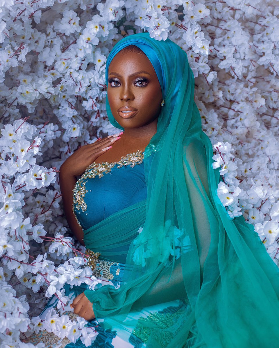Thocyn3's tweet photo. Muslim Bridal Portraits https://t.co/EBlBzm7WeL