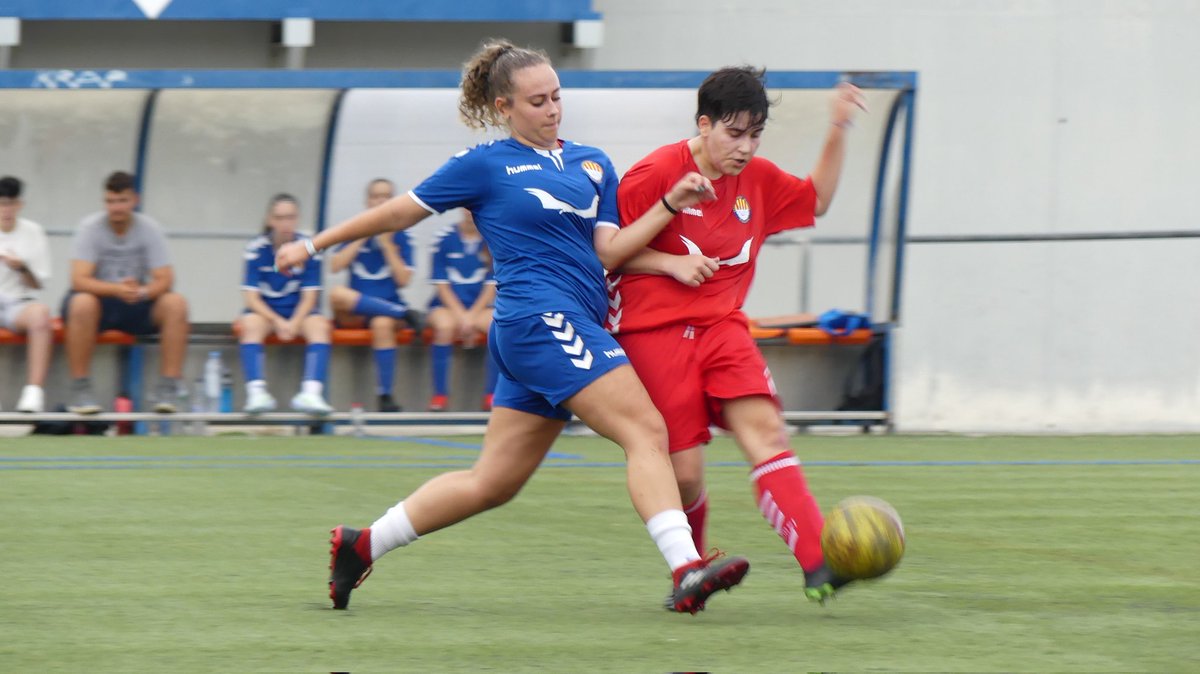 ceseagullbdn's tweet photo. FUTBOL BASE

Juvenil A i Juvenil B enfrontades en partit d'entrenament preparant-se de cara al inici lliguer.

Endavant Seagull!!! 💙

#SomhiGavines
#FutbolBase #Seagull #FutbolFemeni #FutbolFemenino https://t.co/3wwQmDl2aI