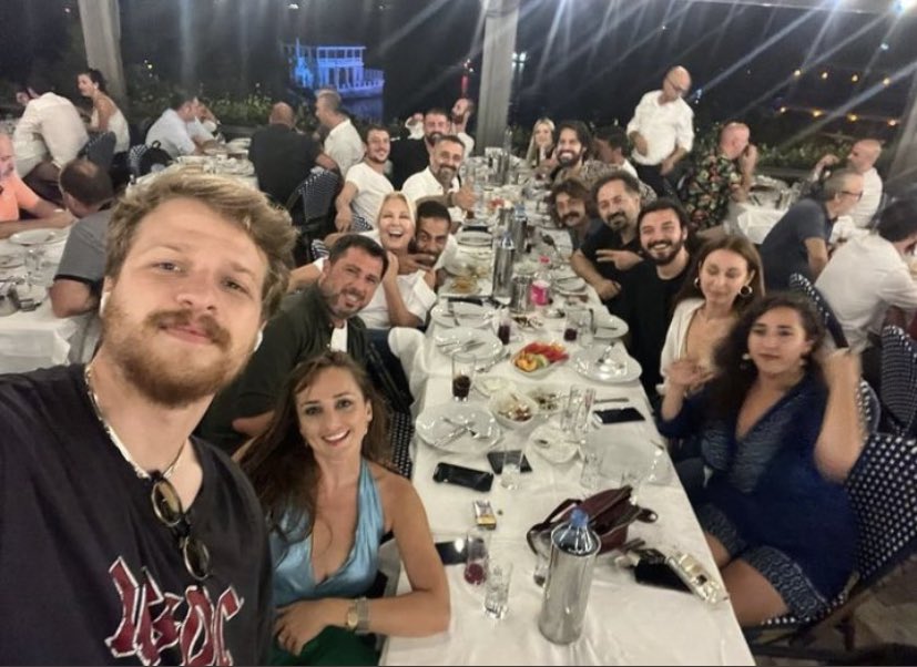 seversintolga's tweet photo. Harika bir ekibizz 
#seversin #AsTol #BurakYörük https://t.co/SpMMtSSOa6