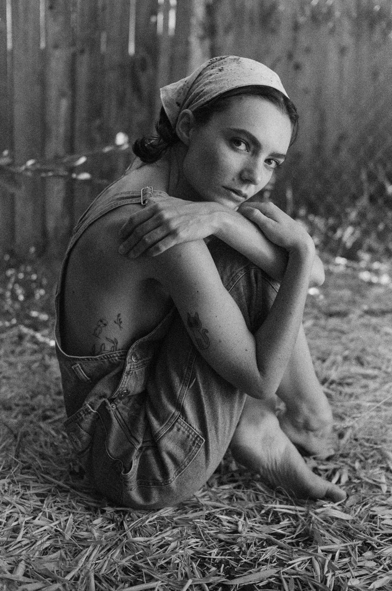 ghostshaped's tweet image. I got the 40mm f2 asph by Voigtlander for my Nikon fm3a to try out. This is from my first roll back. It never ceases to amaze me how timeless black and white film looks. @IndieFilmLab1 with the develop and scan. 🫀💀