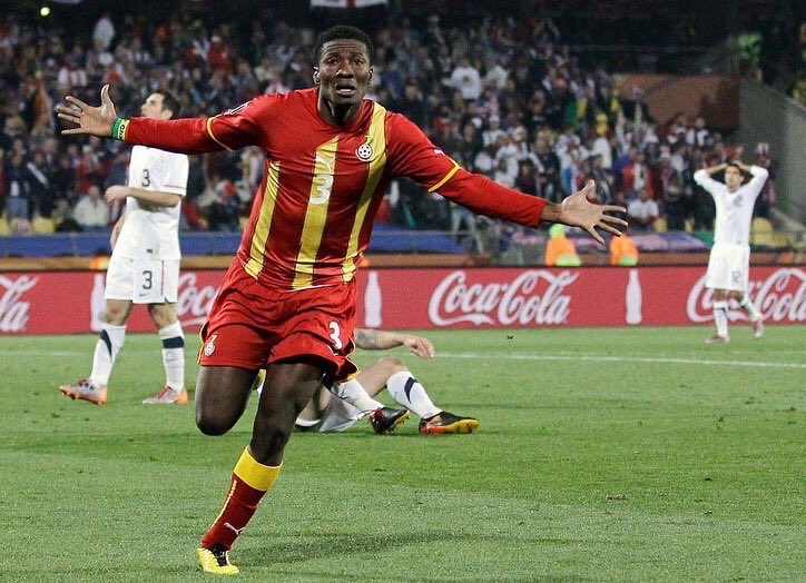 muvukha's tweet photo. ASAMOAH GYAN QUER SE VINGAR DE LUIS SUAREZ.

Uruguai e Gana estão no mesmo grupo após sorteio da FIFA e o maior artilheiro africano em mundiais, Asamoah Gyan, deseja jogar pela sua seleção porque vê nisto a melhor oportunidade para a tão aguardada vingança contra o Uruguai. https://t.co/lIVXGLvo38