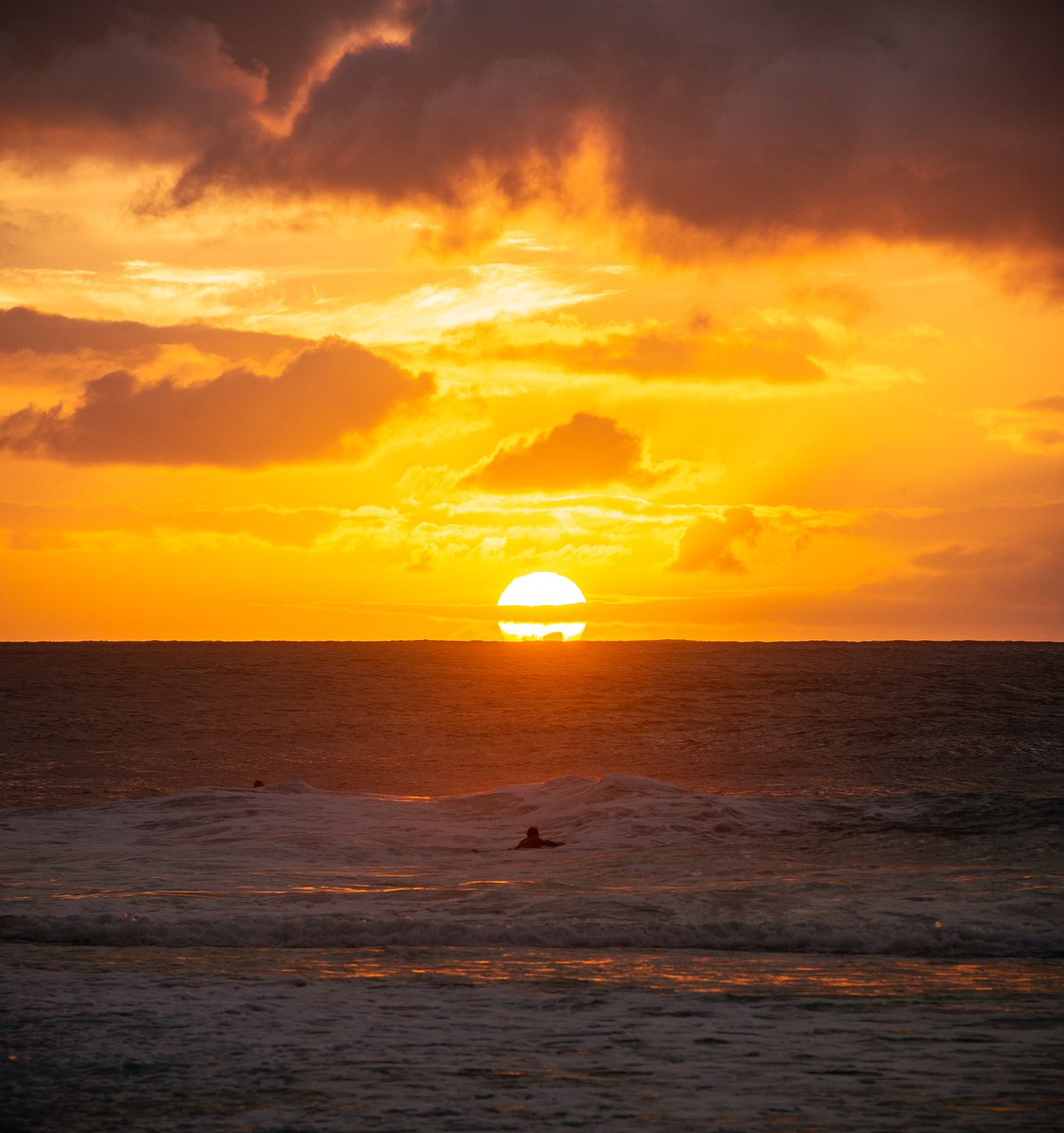 adyldo's tweet photo. Hawaiian sunset :-) https://t.co/y06URsCz7K