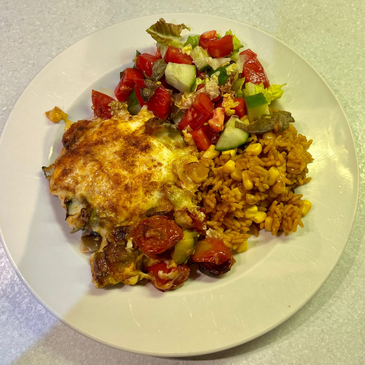 pottyplotters's tweet image. And this evening at the Little Potty’s…

Spicy roast veg with baked eggs, Mexican rice and mixed salad.

For dessert a light and refreshing melon and raspberry sorbet.

#allotment #allotmentlife #gyo #growyourown #TopOfThePlors