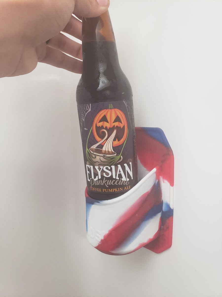 BarrMade's tweet photo. @creepsnthecrypt I started listening to yesterday's episode this morning, while in the shower and drinking a pumpkin beer. You guys need to look for the Elysian Pumpkin Pack, if you can't find it, you may have a fan who would be willing to ship some your direction. https://t.co/A5v1OuLZGk