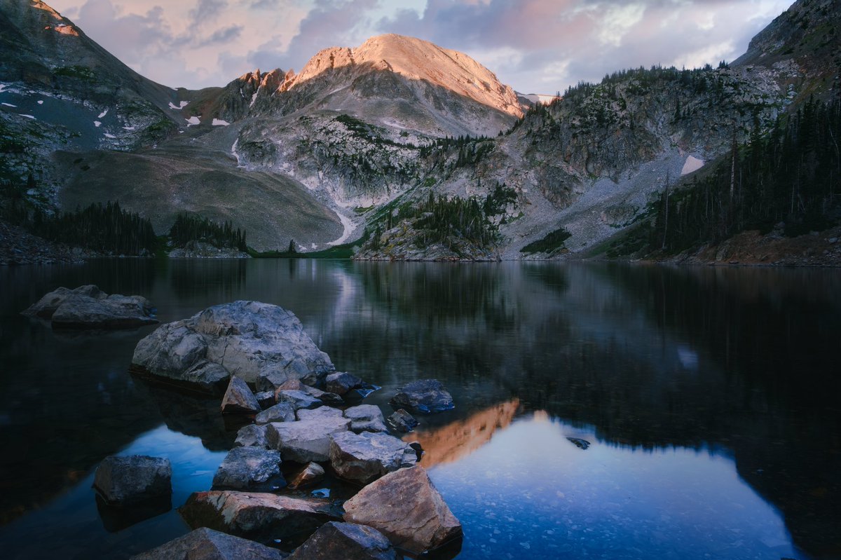 Gm friends and happy Saturday!
These two locations were captured less than 2 miles away from each other. I just feel like I need a cabin in my life, ya know? 😅