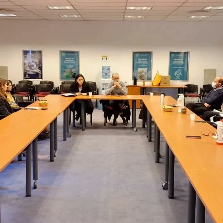 apumag's tweet photo. El lunes pasado compartimos un día de trabajo con los afiliados en el Laboratorio de Martinez. Seguimos trabajando para los trabajadores. https://t.co/hJKBMLwrWO