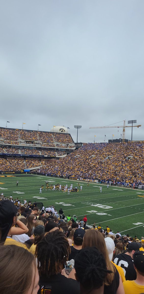 Jayus_wing's tweet photo. Who do you guys think Pancheros and Coca Cola decided will win today #gohawks #FightForIowa https://t.co/BlTfiMnlgA