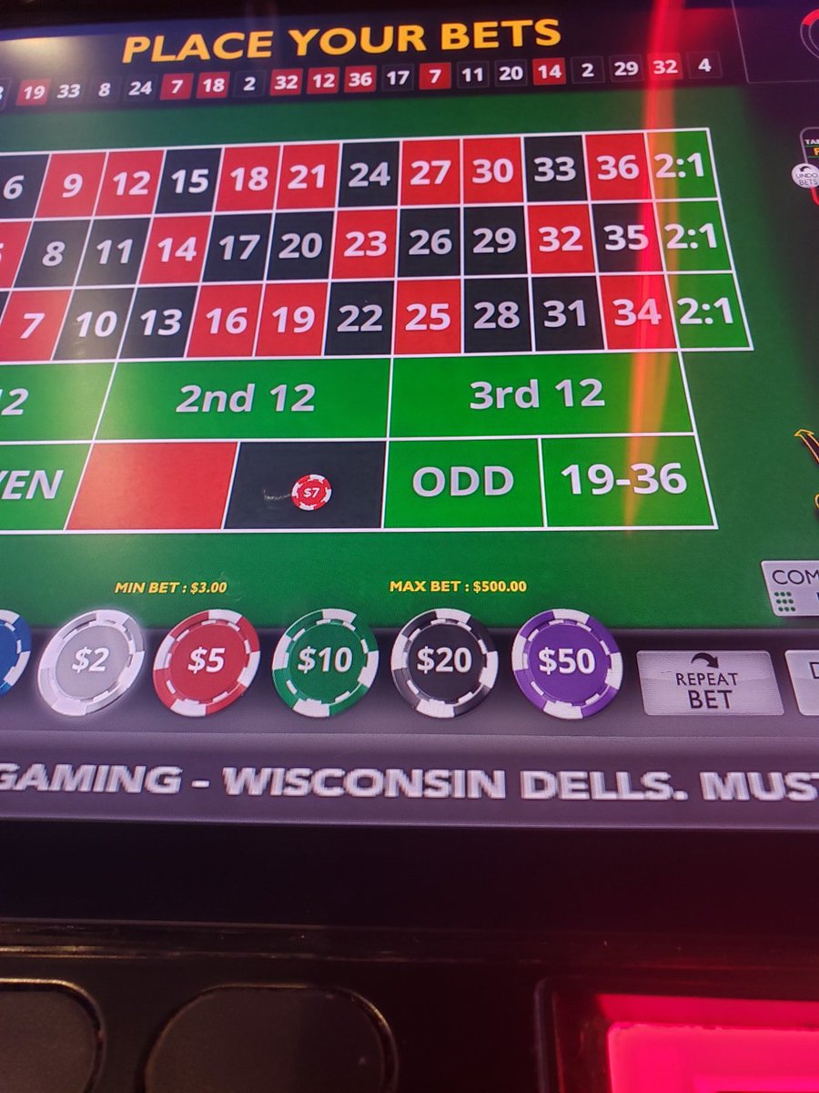 Linnception's tweet photo. Out here trying to win @KebbyPls a wedding present, I only have a couple hours. https://t.co/j699SBlVvA