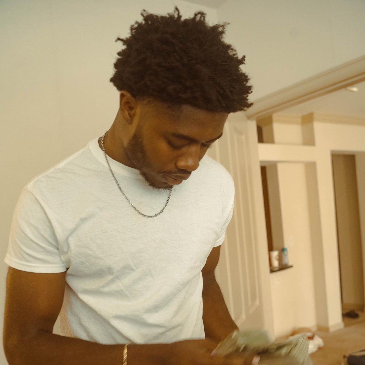 _fonzorelli_'s tweet photo. I Make A Whole Lotta Money But I Never Let The Money Make ME!™️ https://t.co/siuywUt6dU