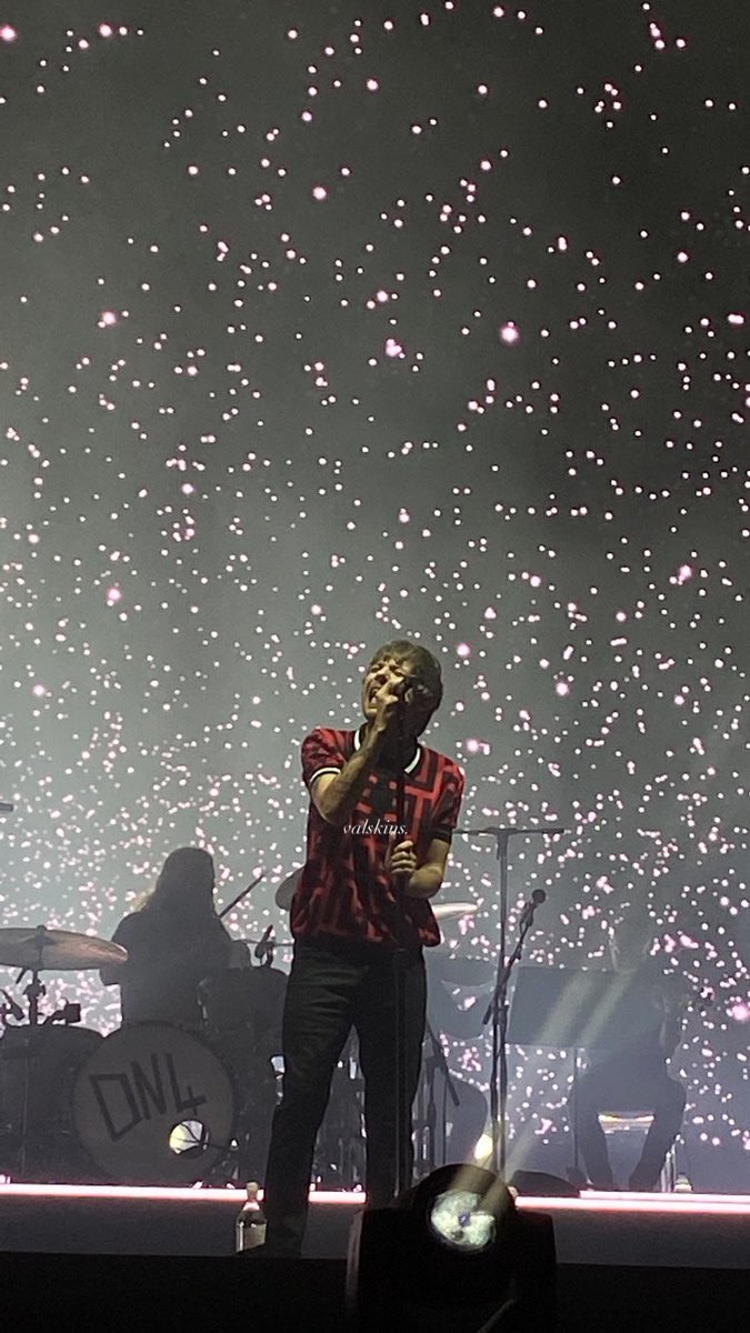 369mirrors's tweet photo. Look at the stars
Look how they shine for you
And all the things that you do.
#LouisTomlinson 
#LouisTomlinsonWorldTour2022 #louisTomlinsonMilano https://t.co/BWCF3aKan8