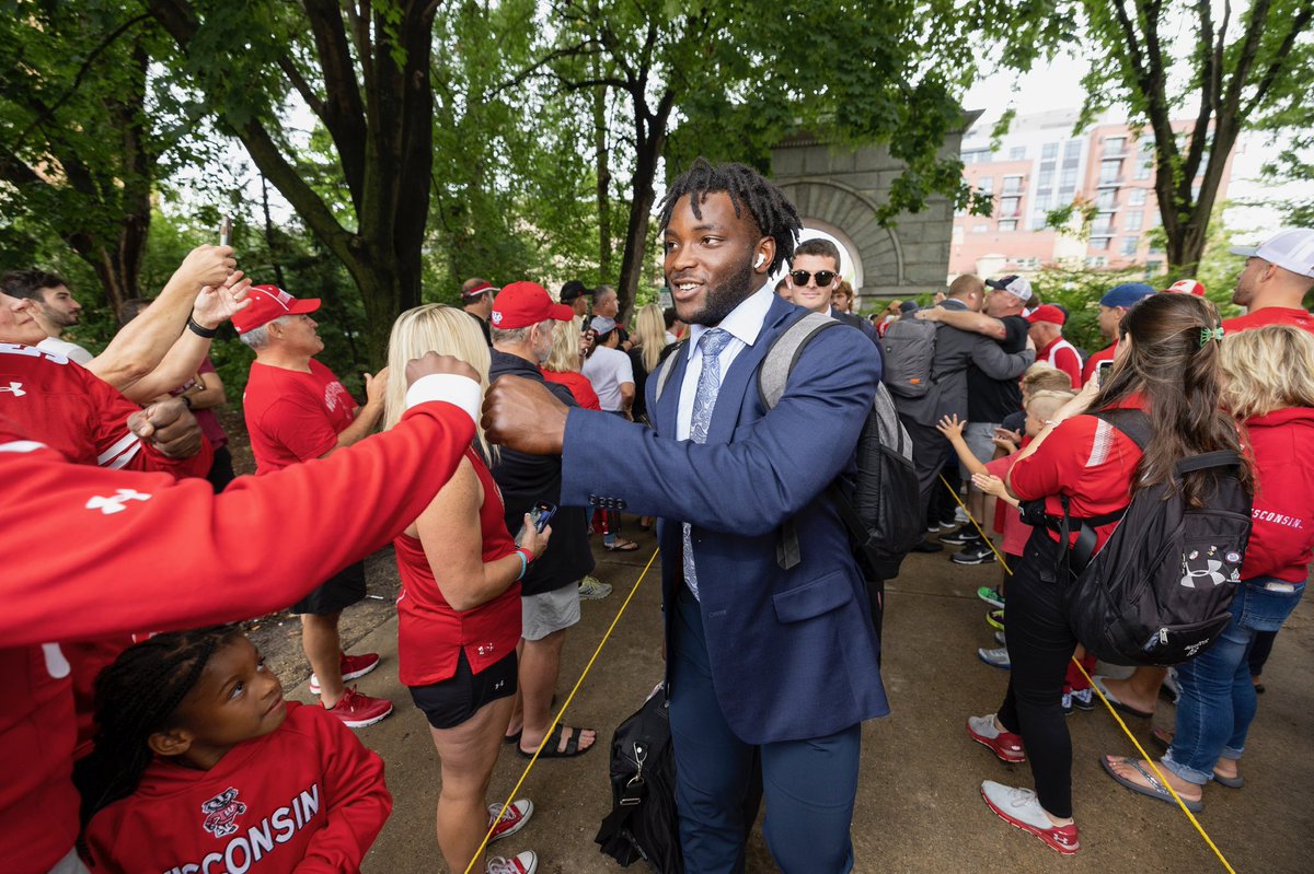 Marching into the first game like… We look good 😎