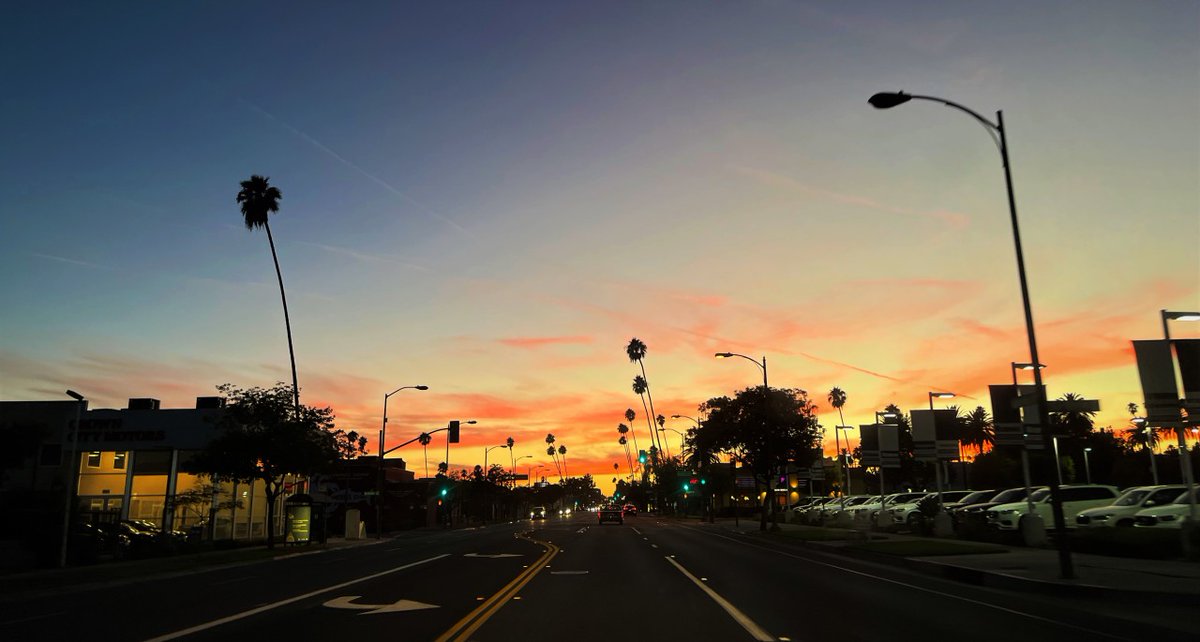 VisitPasadena's tweet photo. Unwind after a long week with a sunset drive down #ColoradoBlvd aka historic Route 66. #visitpasadena #pasadenaca #pasadena #sunset #roadtrip https://t.co/XCVY7okbsn