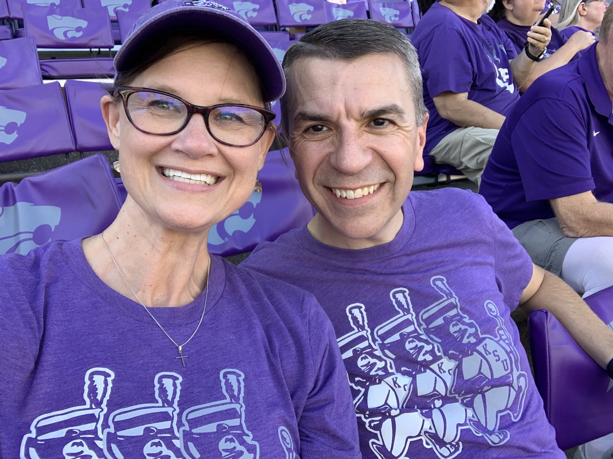 andiwashburn's tweet photo. Go @KStatePride 🎺💜🎺 #KStateFB https://t.co/1eGnhNxchN