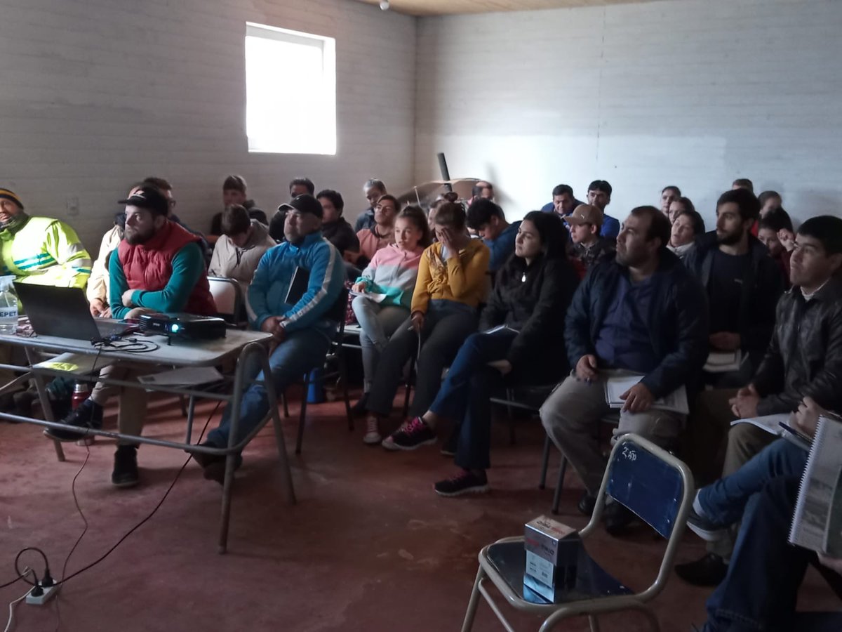 InFoProMisiones's tweet image. Iniciamos el curso de secado en la localidad de Panambí con la asistencia de trabajadores, empresarios de la zona y estudiantes en los últimos años de su formación técnica vinculada a la industrialización de la madera y muebles. #Infopro #Cursos2022