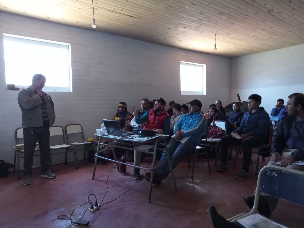 InFoProMisiones's tweet image. Iniciamos el curso de secado en la localidad de Panambí con la asistencia de trabajadores, empresarios de la zona y estudiantes en los últimos años de su formación técnica vinculada a la industrialización de la madera y muebles. #Infopro #Cursos2022