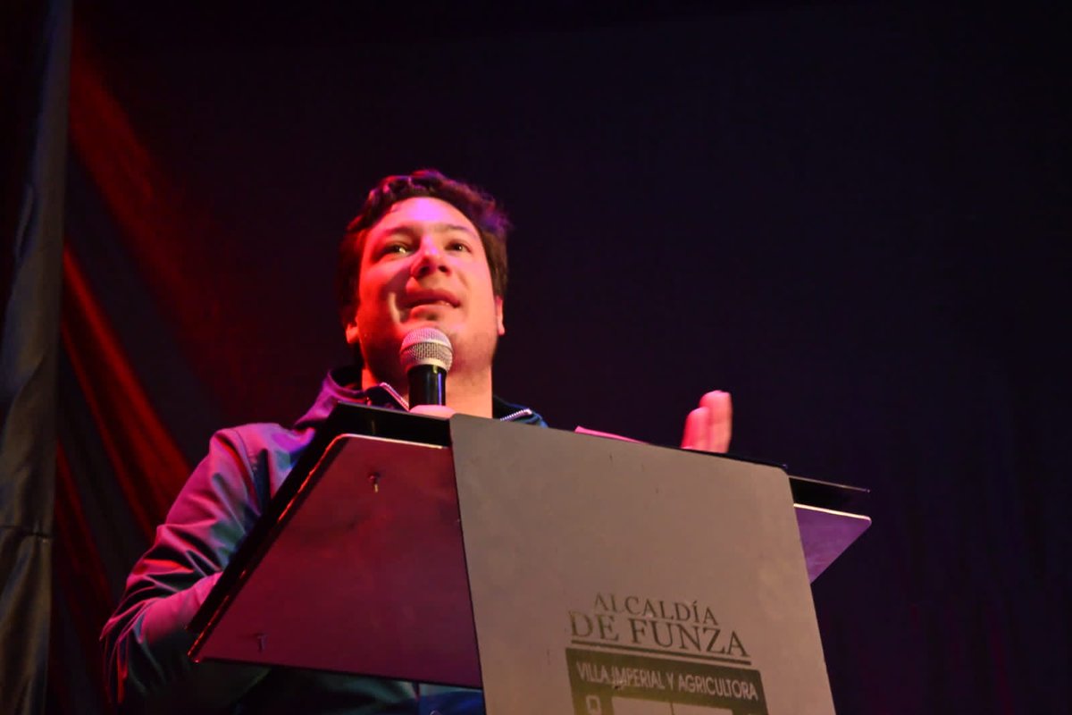 CCBacata's tweet photo. #NuestraFiestaNuestraEscena

A esta hora el alcalde @DanielFBernalM da inicio a los actos protocolarios de la inauguración del primer Festival Internacional de Teatro de Funza. https://t.co/4gBwIOurmy