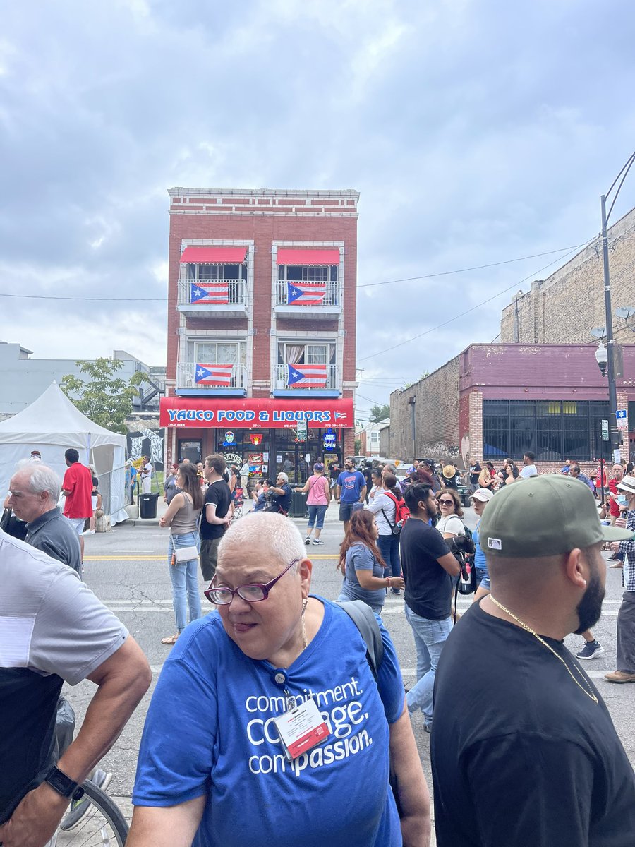 Palmaangelito's tweet photo. Pase por Chicago y me tope con esto #DivisionSt #Chicago https://t.co/03TkBhkugK