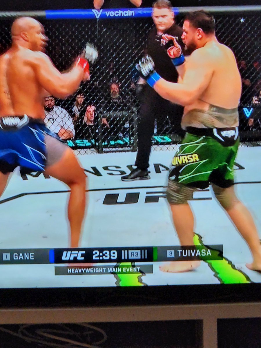 Tuivasa's ribs are probably broken...wow he can take a shot. What heart. #UFCParis #GaneTuivasa